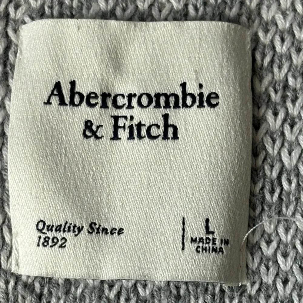 Abercrombie & Fitch Gray and White Houndstooth V-Neck Sweater Vest - Picture 5 of 10